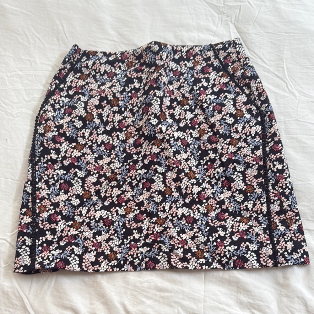 LOFT Black and White Knee-Length Pencil Skirt